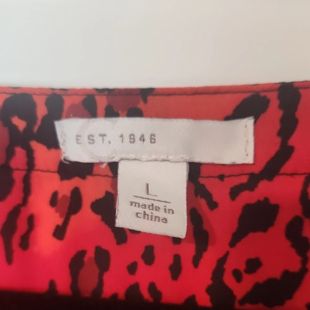 C. Est 1946 Red and Black Leopard Print Flowy Blouse Size Large - Picture 4 of 4